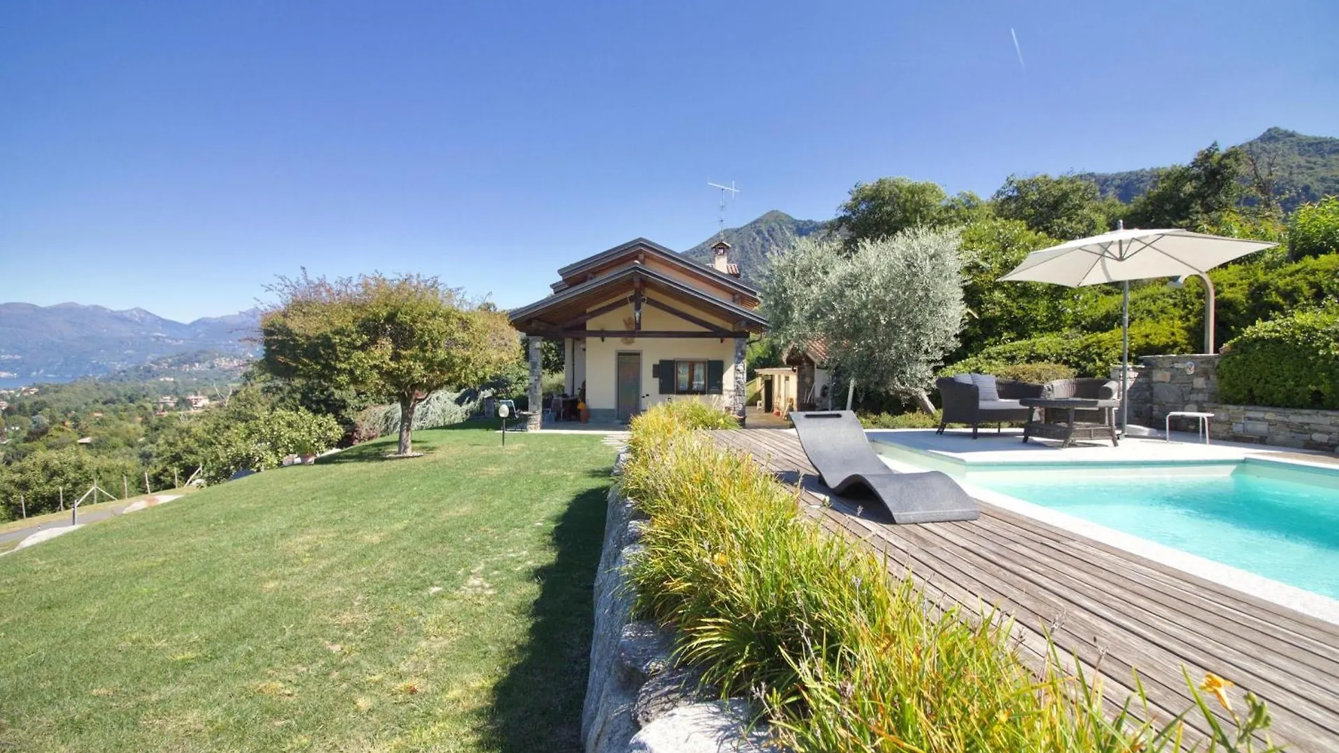Villa Giorgia Private Pool - Happy Rentals Castelveccana Italie